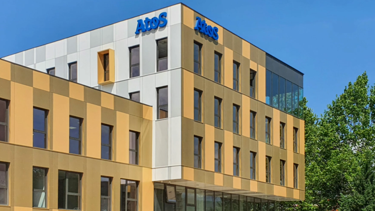 Façade aluminium conforme aux normes sismiques sur bâtiment scolaire