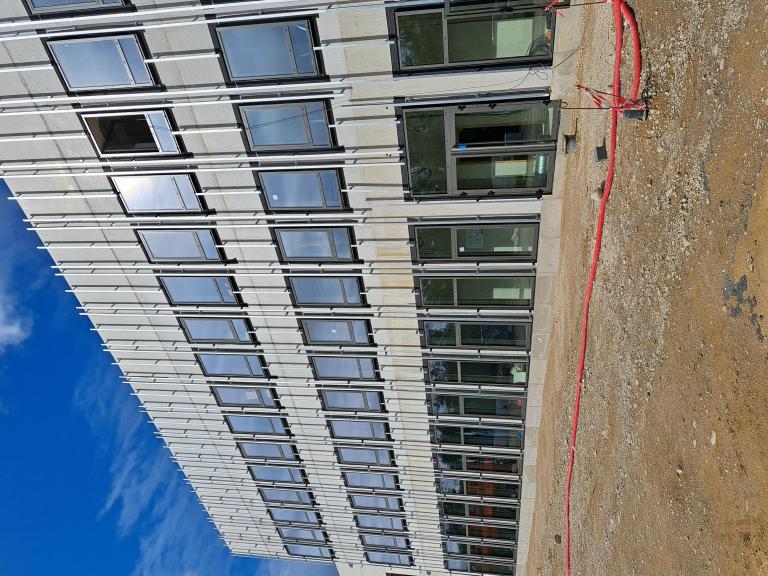Habillages aluminium et vitrophanie sur-mesure bureaux Mionnay