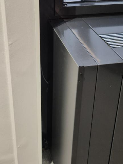 Plaquettes d’habillage métalliques sur bâtiment professionnel à Lyon