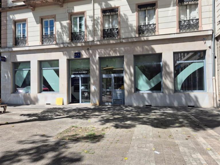 Portes vitrées aluminium KAPECI posées à Lyon