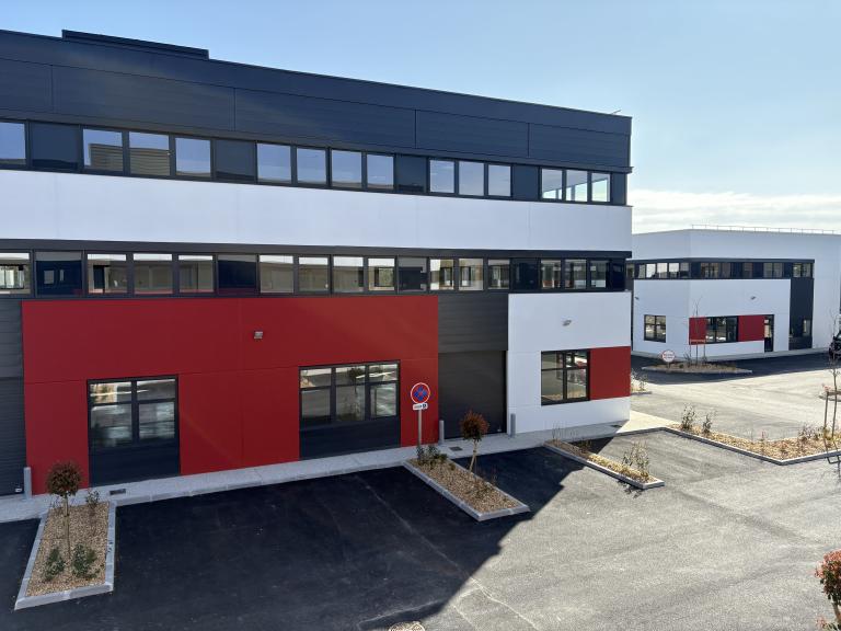 Menuiseries aluminium KAPECI Aluminium sur bâtiment tertiaire à Dardilly 69