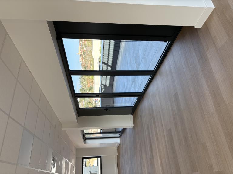 Sas d’entrée aluminium avec portes 2 vantaux à Dardilly