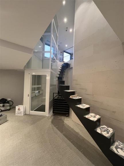 Installation de tôles de nez de marche aluminium à Villeurbanne – secteur Part-Dieu