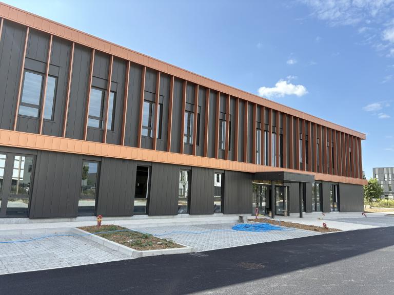 Menuiseries aluminium pour bureaux en R+2 à Saint-Priest