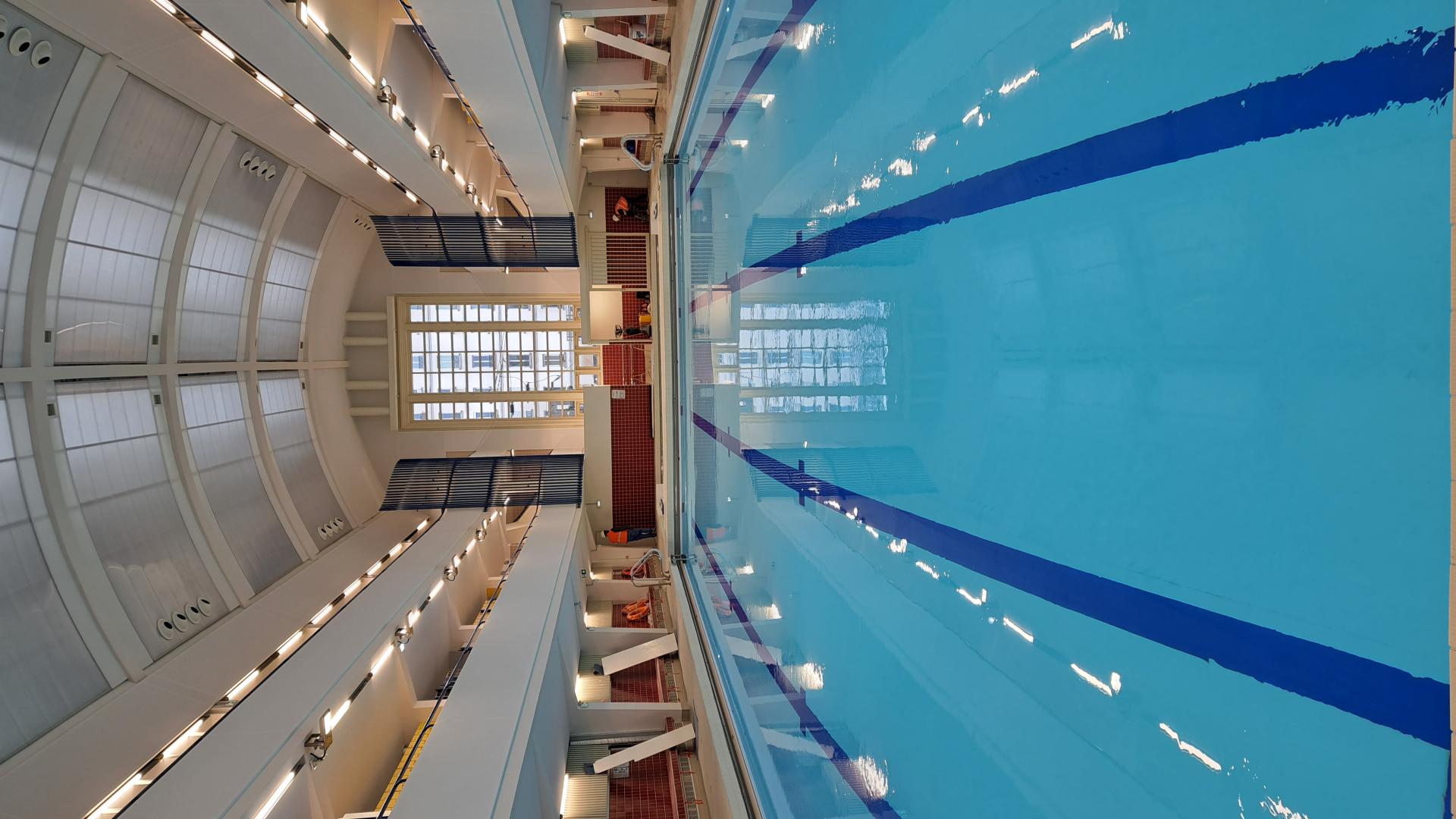 Murs rideaux aluminium installés à la piscine Château Landon, Paris 10