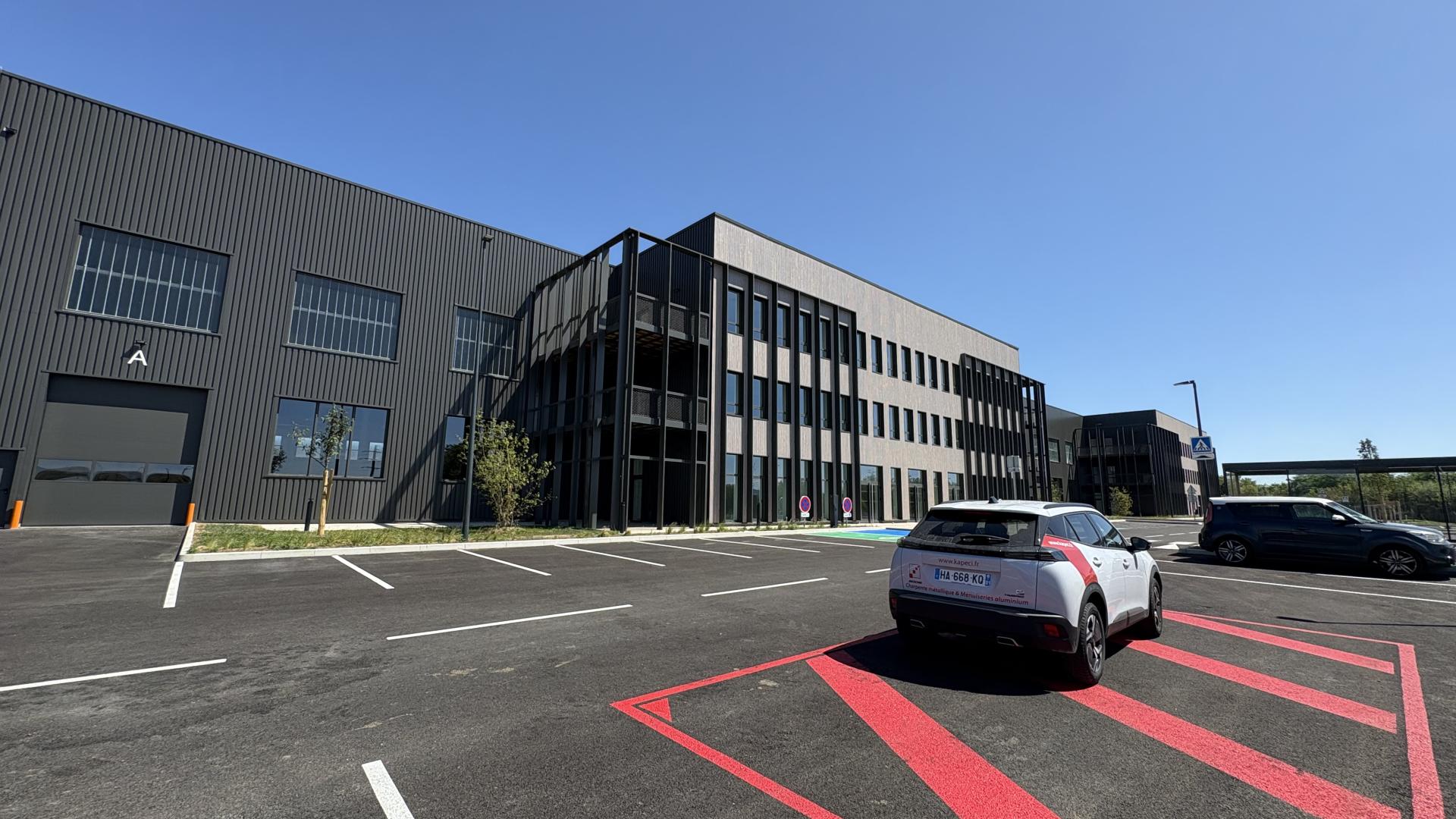 Menuiseries aluminium KAPECI Aluminium sur bâtiment logistique à Mionnay 01