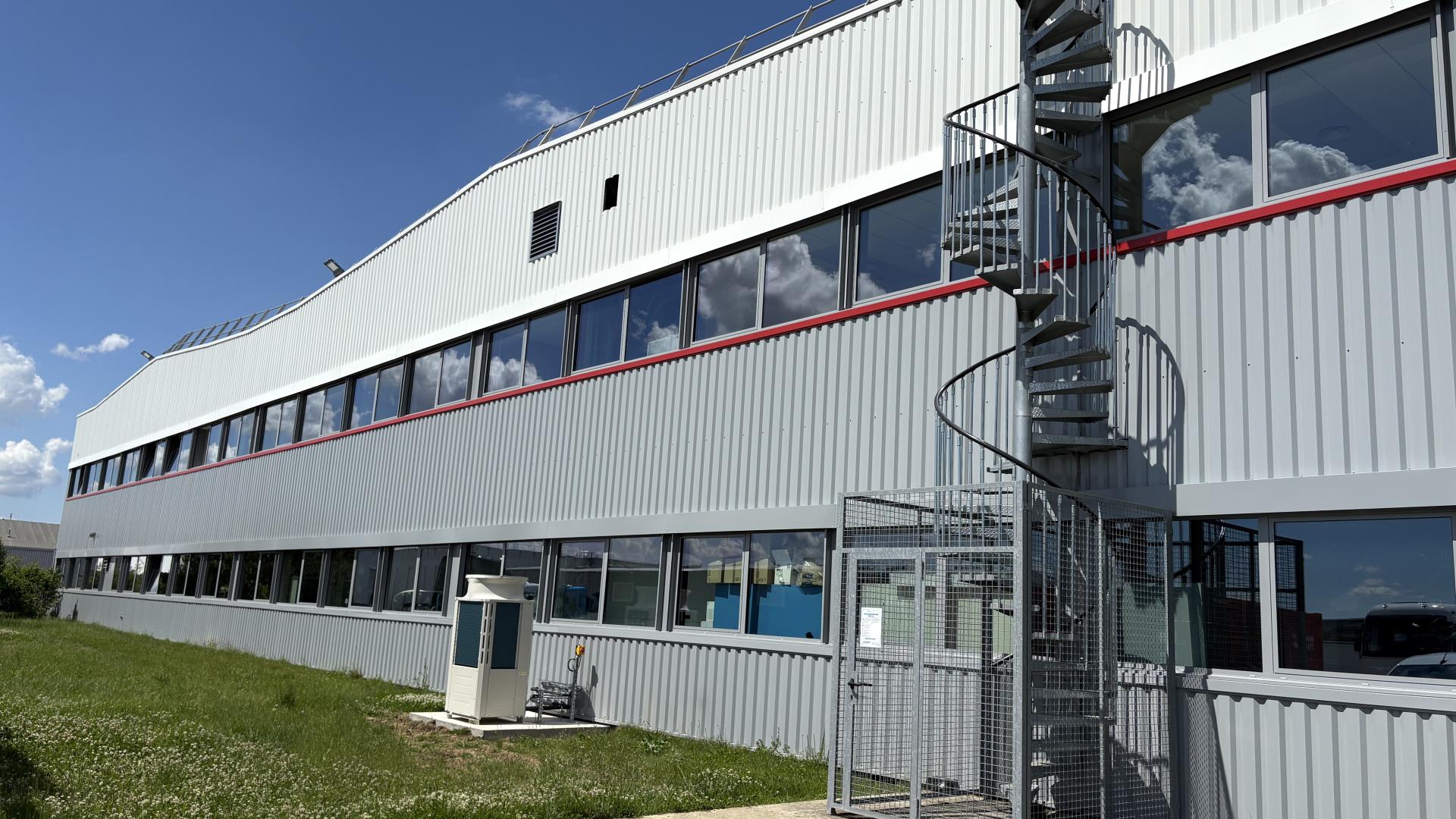 Rénovation façade aluminium Renault Trucks Bourg-en-Bresse 01