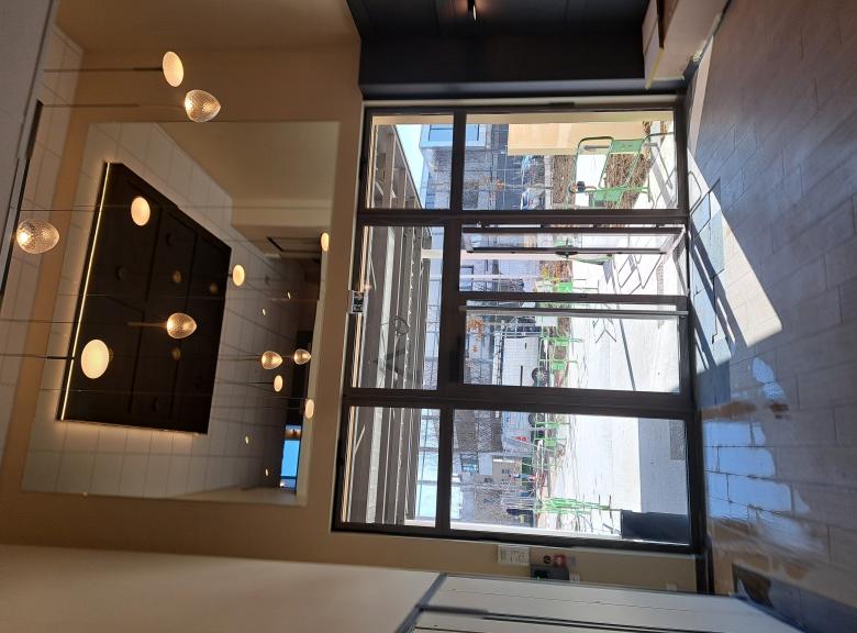 Fenêtre aluminium oscillo-battante installée à Villeurbanne, Rhône