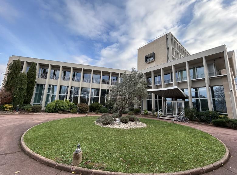 Menuiserie aluminium sur-mesure site industriel Port 01