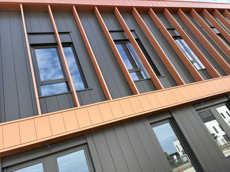 Façade aluminium RAL 7022 satinée à Saint-Priest 69