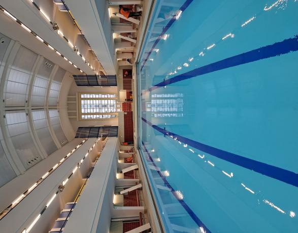 Murs rideaux aluminium installés à la piscine Château Landon, Paris 10