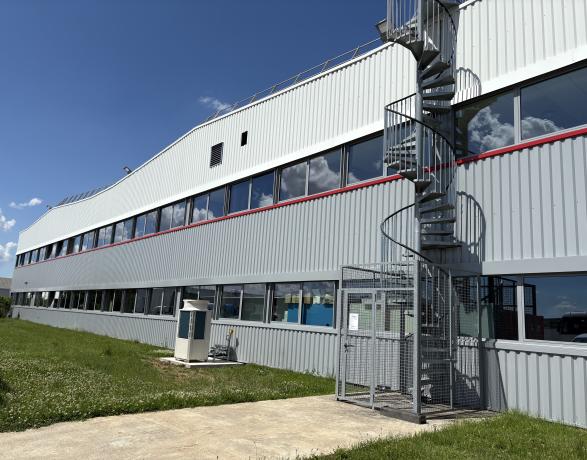 Rénovation façade aluminium Renault Trucks Bourg-en-Bresse 01