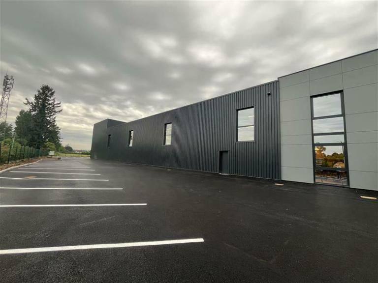 Blocs-portes acier installés sur site occupé 69