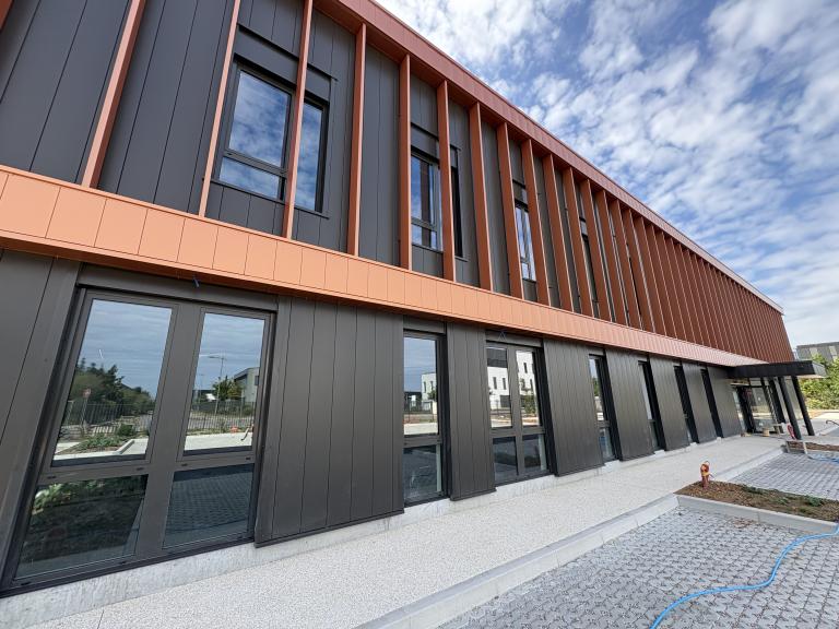 Installation de portes aluminium 2 vantaux à Lyon Saint-Priest