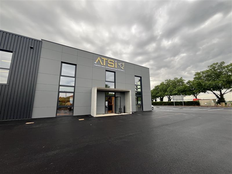 Menuiseries Bright Silver bâtiment industriel Auvergne-Rhône-Alpes