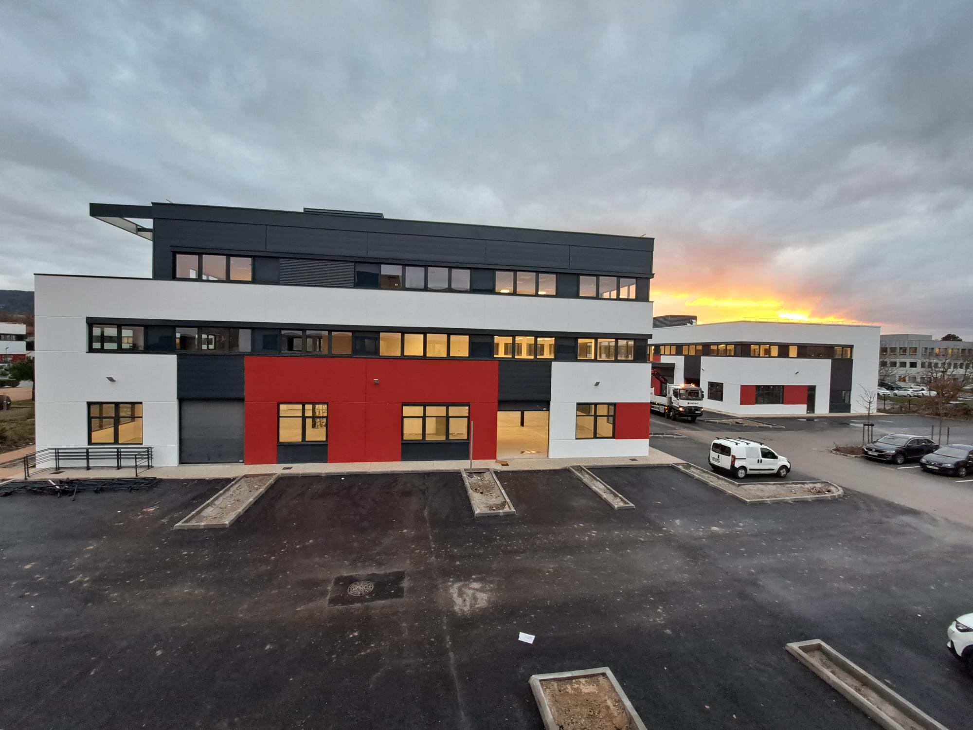 Menuiseries aluminium KAPECI Aluminium sur bâtiment tertiaire à Dardilly 69